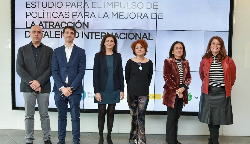 Borja Polo (Fenin), Ion Arocena (Asebio), Raquel Yotti (Ministerio de Ciencia), María Peña (ICEX), Amelia Martín (Farmaindustria) y Eva Ortega (Raicex).
