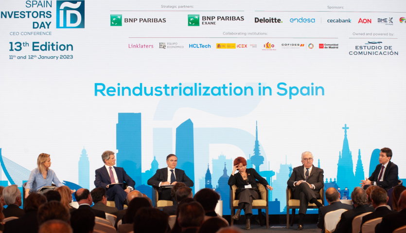 Mesa sobre reindustrialización en España, con la participación del vicepresidente de Farmaindustria Juan López-Belmonte, en Spain Investors Day