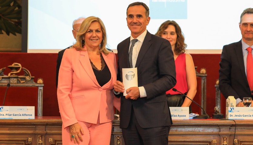 Pilar García Alfonso, vocal de la Fundación ECO, y Juan Yermo, director general de Farmaindustria.