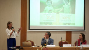 Joana Claverol, directora de Investigación Clínica del HSJD; Joan Comella, director de Investigación, Innovación y Aprendizaje del HSJD y Amelia Martín Uranga, directora de Investigación Clínica y Traslacional de Farmaindustria.