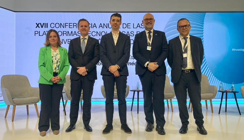 Fina Lladós, vicepresidenta de Farmaindustria; Dionisio Martínez de Velasco, vicepresidente de Fenin; Ion Arocena, director general de Asebio; Santiago de Andrés, director general de Veterindustria, y Josep Samitier, director científico de Nanomed