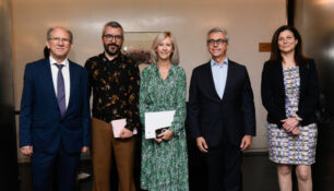El presidente de Facme, Javier García Alegría; el secretario de Estado de Sanidad, Javier Padilla; la vicepresidenta cuarta del Congreso de los Diputados, Marta González; el presidente de Farmaindustria, Jesús Ponce, y la comisionada del Perte de Salud de Vanguardia, Raquel Yotti.