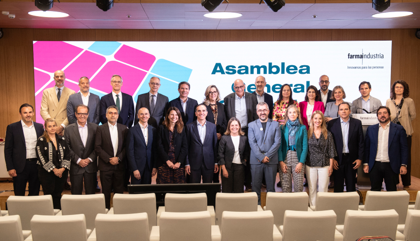 Foto de familia de la Asamblea.