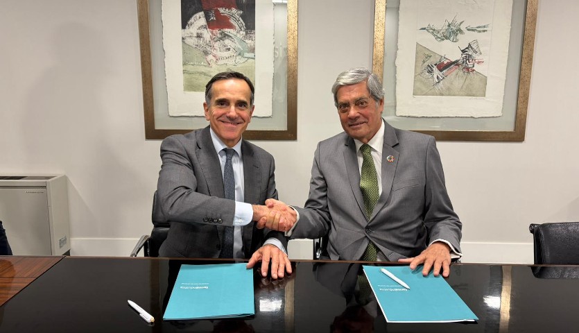 Pedro Cabrera, presidente de Amesap, y Juan Yermo, director general de Farmaindustria.