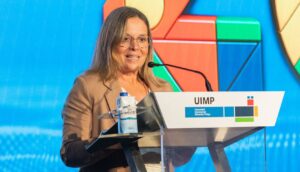 Fina Lladós durante su discurso de inauguración.