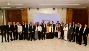 Foto de familia de la Asamblea General Extraordinaria de Farmaindustria.